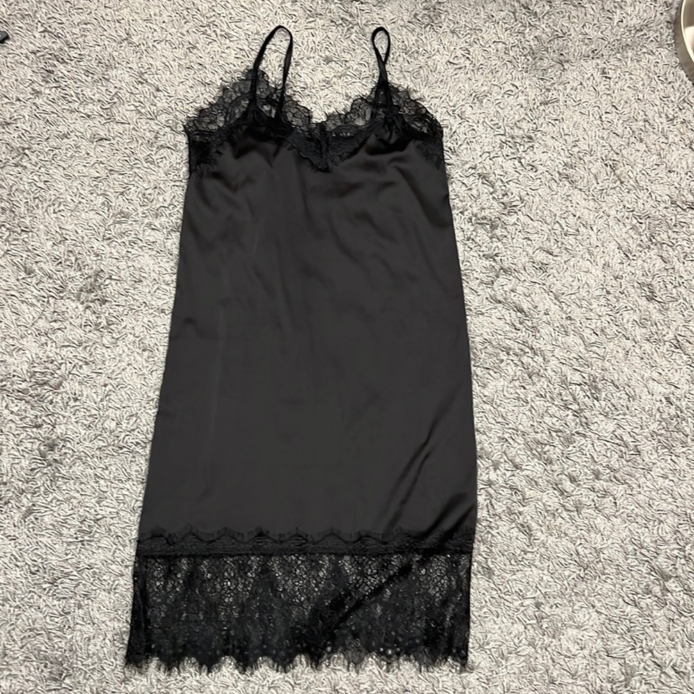 Nylon 95%. Black. Comfortable.